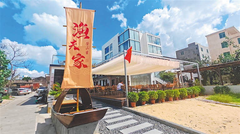 9月30日，海口市秀英区荣山寮村处处洋溢着节庆氛围。海南日报全媒体记者 陈元才 摄