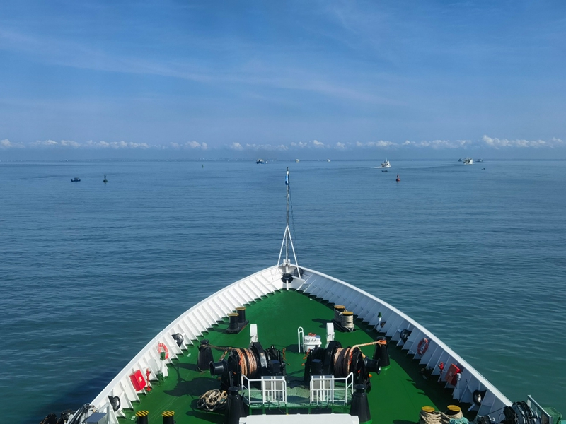 琼州海峡天气晴好,有利通航。海口海事局供图