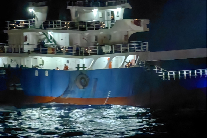 空中拍摄的遇险船舶情况。三沙海事局供图