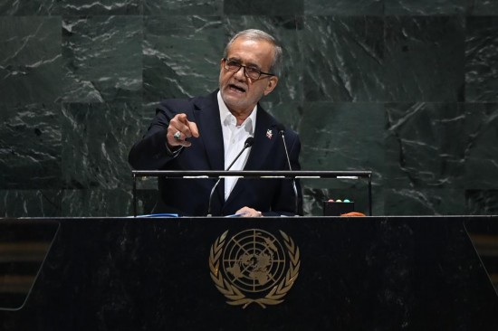   9月24日，在位于纽约的联合国总部，伊朗总统佩泽希齐扬在第80届联合国大会一般性辩论上发言。新华社记者李睿摄