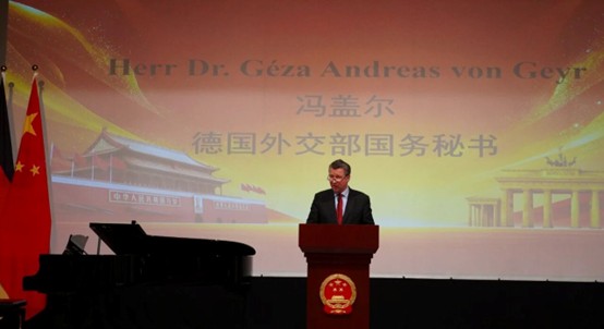 德国外交部国务秘书冯盖尔致辞。中国驻德国使馆供图