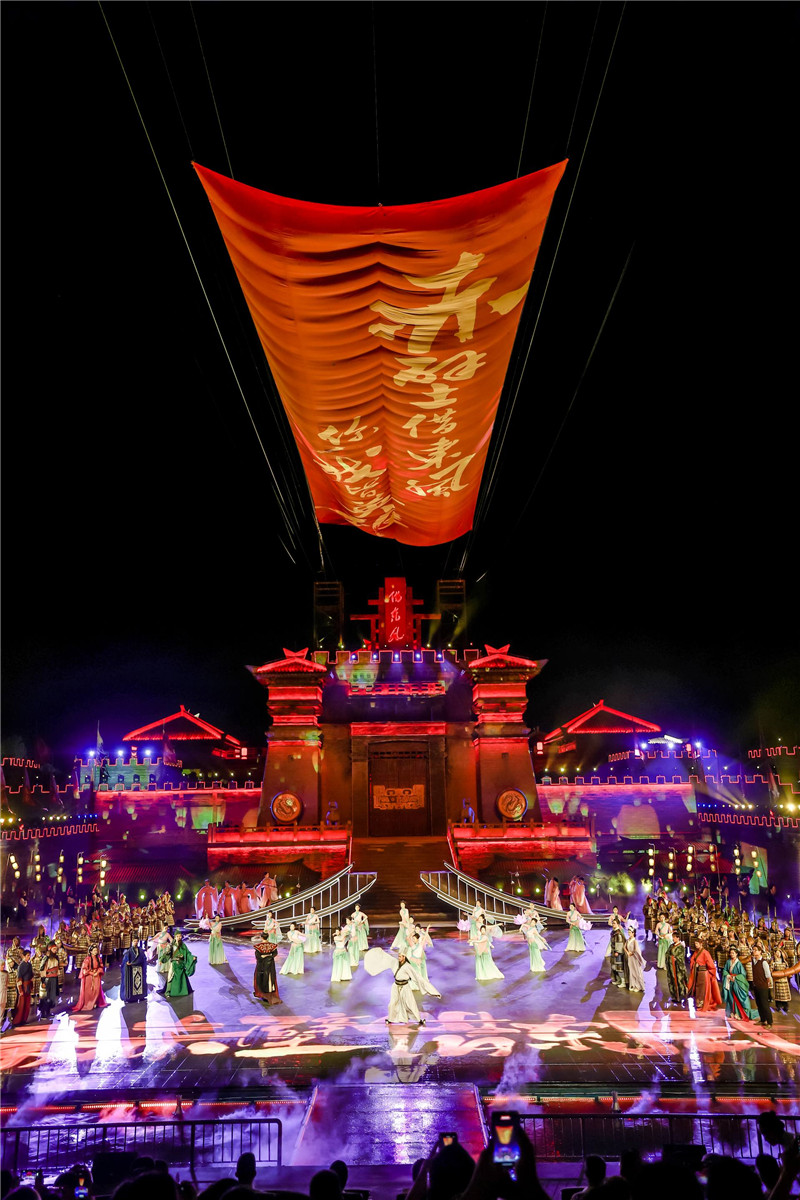 “火烧赤壁”实景剧现场。魏张昕摄