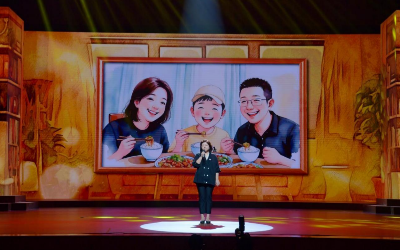 节目现场,万松的妻子张熙闭眼幻想一家三口的快乐时光。