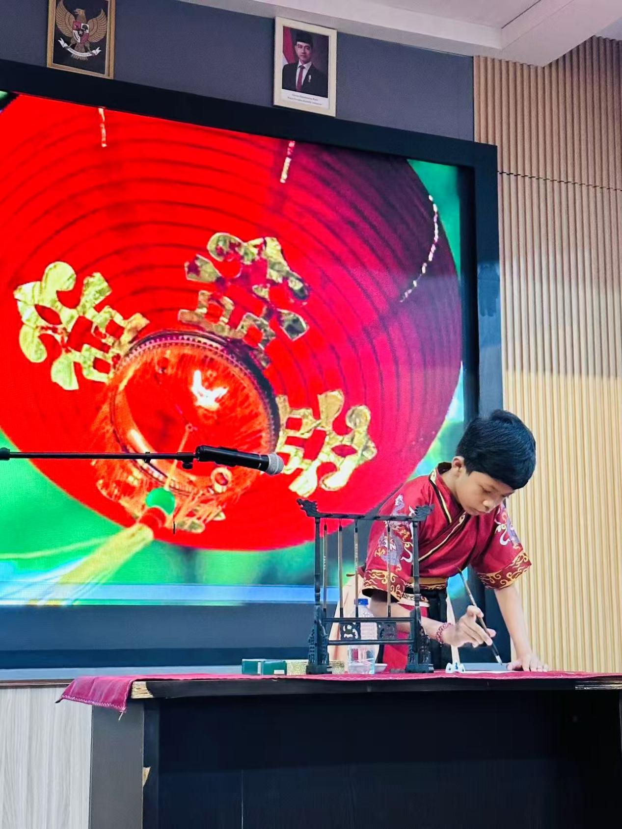 书法表演。巴陵康孔子学院供图