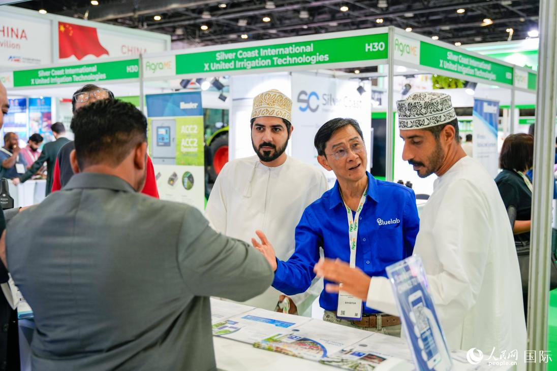 展商交流。人民网 塔里克·易卜拉欣摄