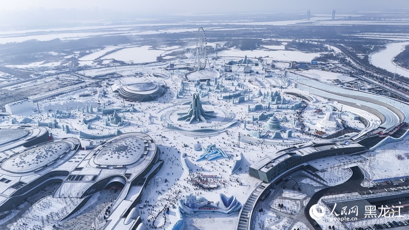 第二十六届哈尔滨冰雪大世界全景(资料图)。人民网记者 张哲鑫摄