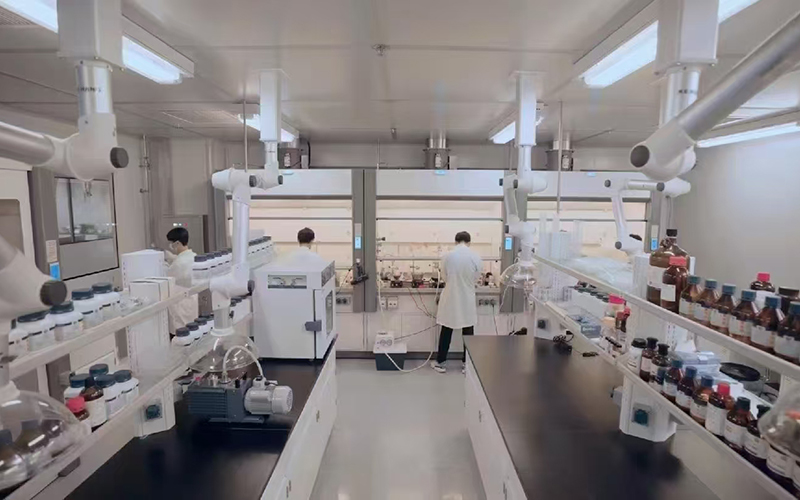 2025年推荐企业与华中科技大学、省农科院等10多家高校院所合作,在电子化学品、新材料等领域开展技术研发。潜江市委宣传部供图