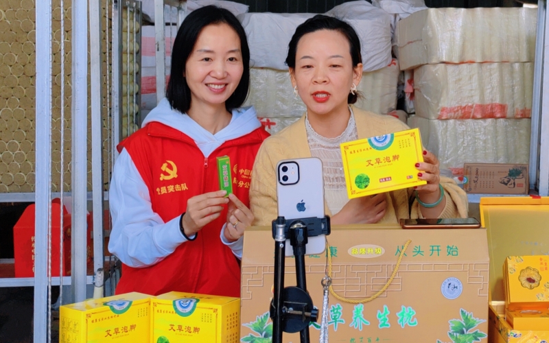 湖北移动助力乡村搭乘“信息快车”。