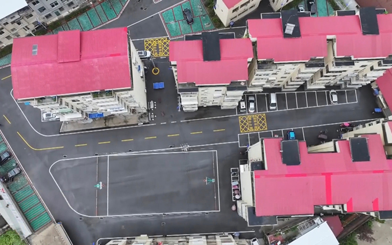 改造后的老旧小区焕然一新。程思摄