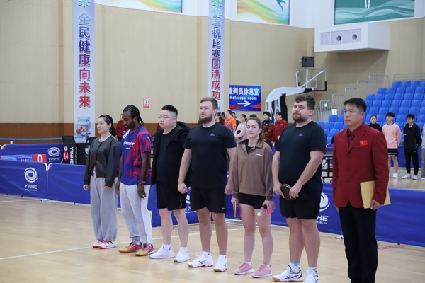 国际队运动员接受检录。汤原县委宣传部供图