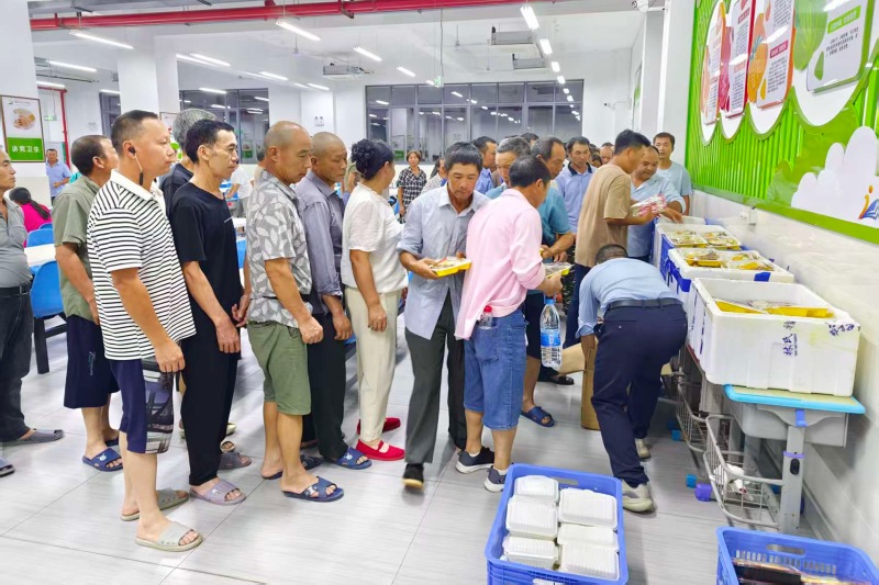 3、为保障危房、低洼易涝区等危险区域群众安全，龙华区开放11个室内应急避难场所，涵盖学校、体育馆、政府办公楼等类型。 龙华区供图