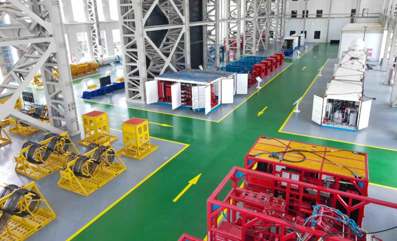 国家海上油气应急救援海南基地暨中国海油井控应急救援海南基地内存放的应急装备。（中国海油供图）