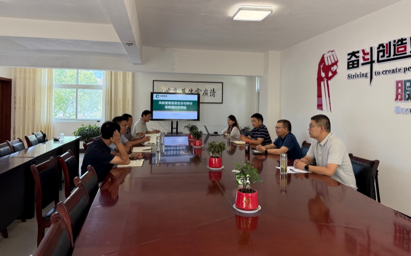 工作专班对风险清单进行核验。李豪摄