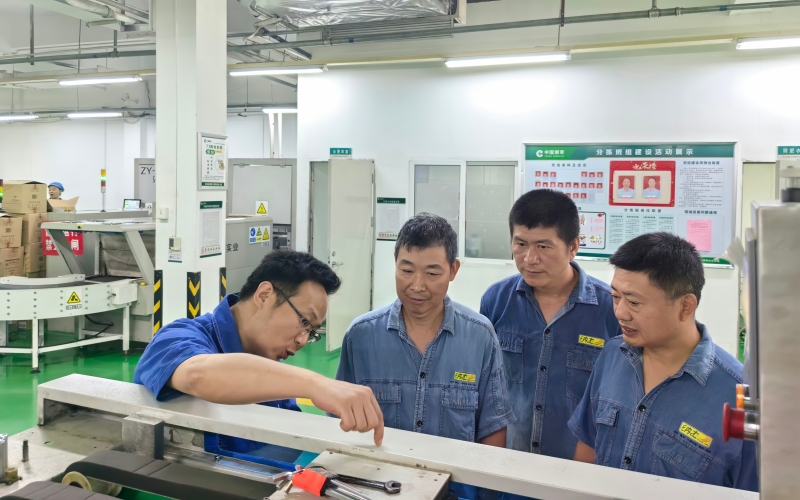 分拣业务尖兵传授卷烟包装环节的纠错经验。