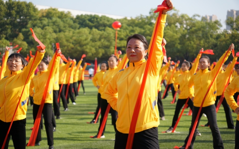 师生韵律操方队《“带”舞山河忆峥嵘》表演。学校供图