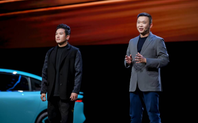 东风奕派eπ007+上市。