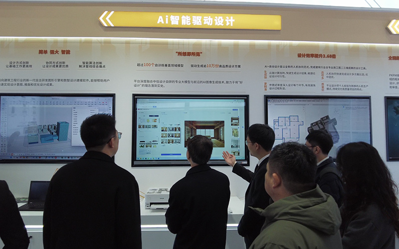 观众参观体验中信设计产品。余来摄