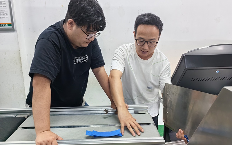 物流技能大师工作室成员开展课题攻坚。