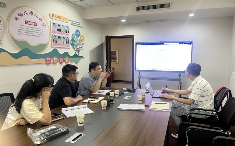 营销技能大师工作室成员开展业务交流研讨。